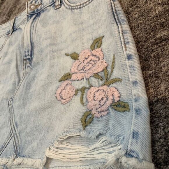 Hollister Light Wash Distressed Denim Skirt - Picture 3 of 8